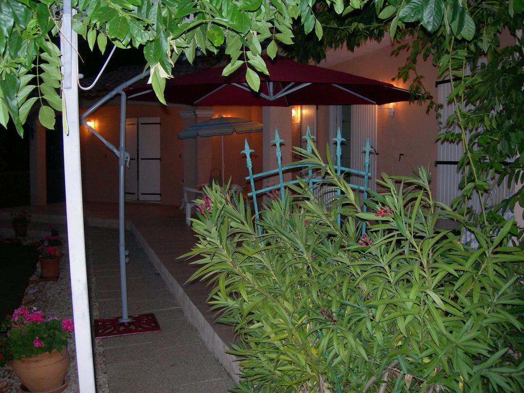 B&B Villa Les Tamaris Régusse Kültér fotó