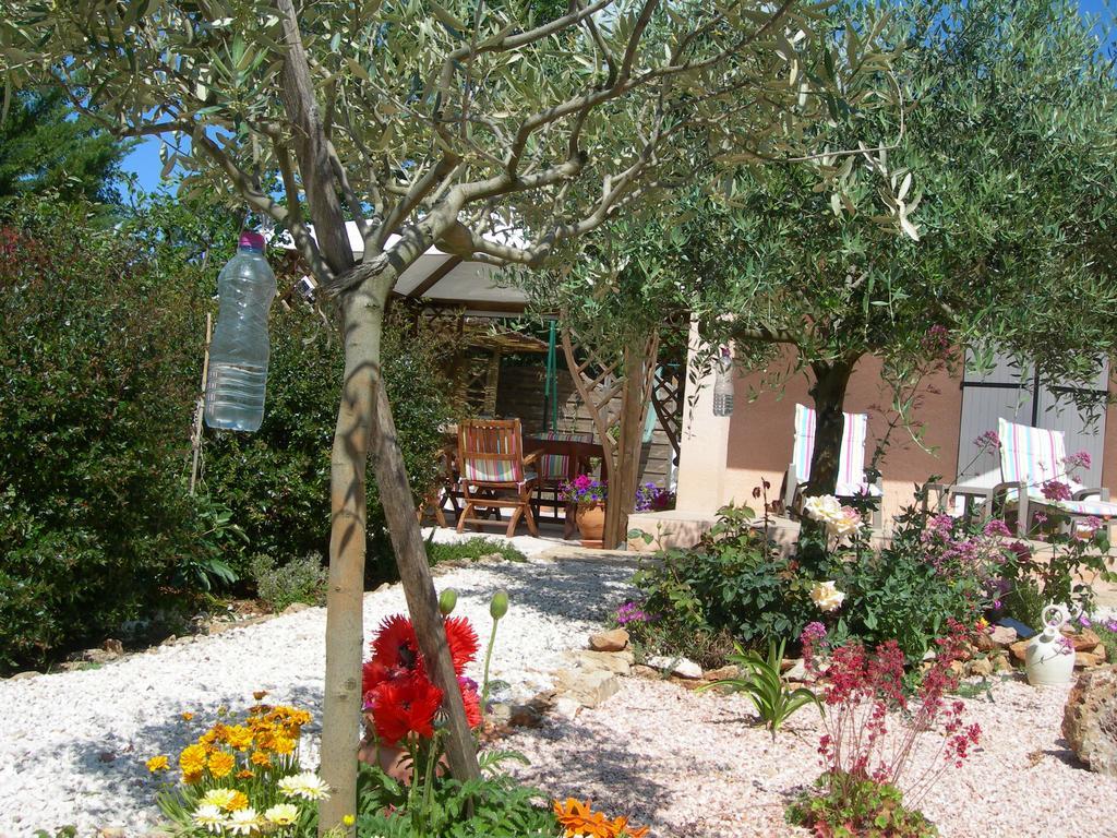 B&B Villa Les Tamaris Régusse Kültér fotó