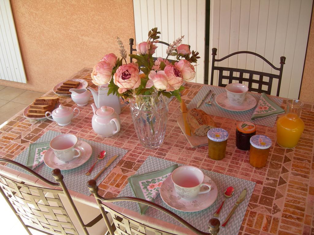 B&B Villa Les Tamaris Régusse Kültér fotó