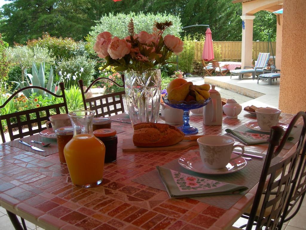 B&B Villa Les Tamaris Régusse Kültér fotó